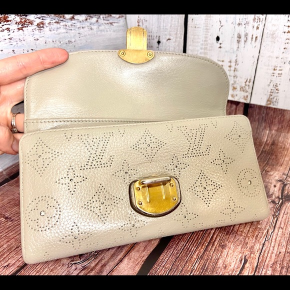 Louis Vuitton Mahina Amelia wallet - Picture 11 of 16